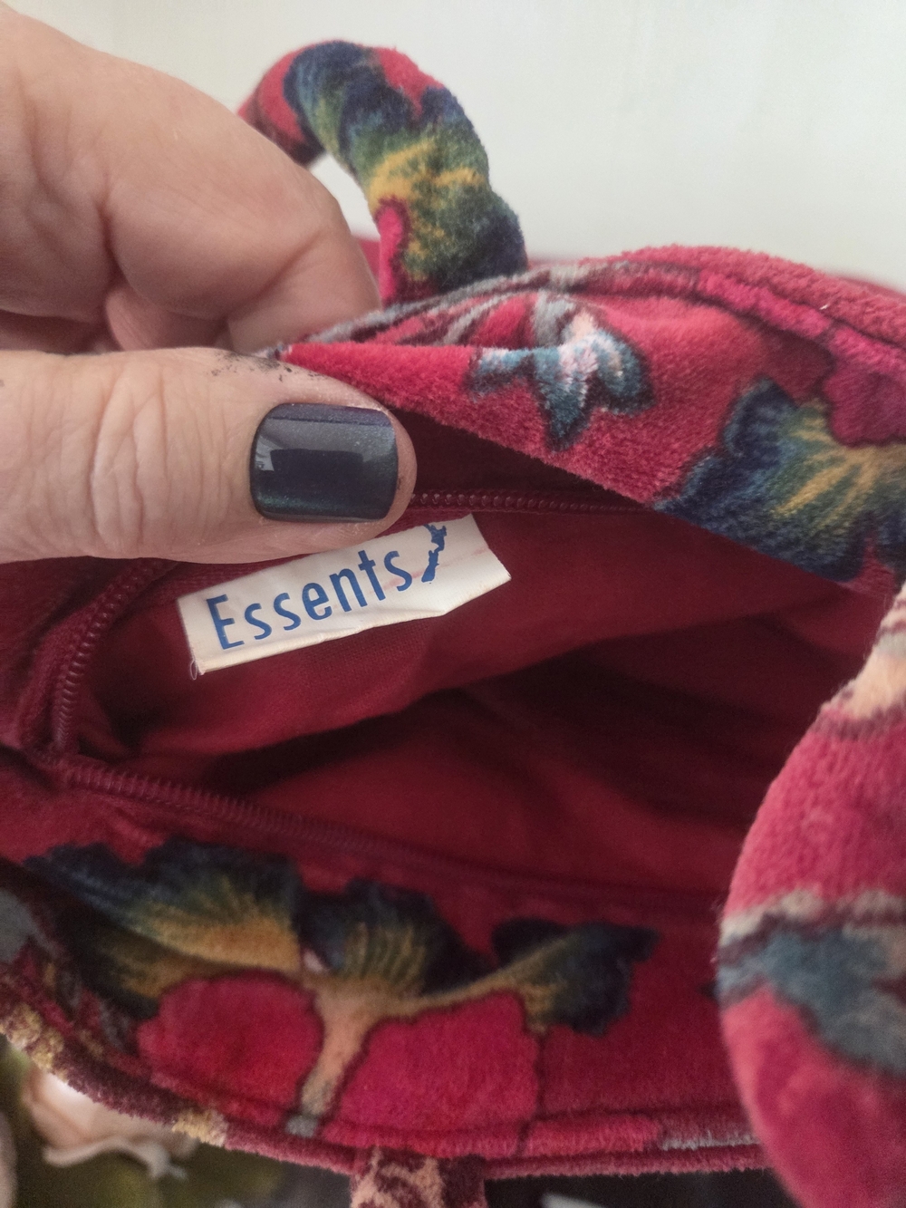 Red Floral Velvet Tote Bag - Picture 12 of 13